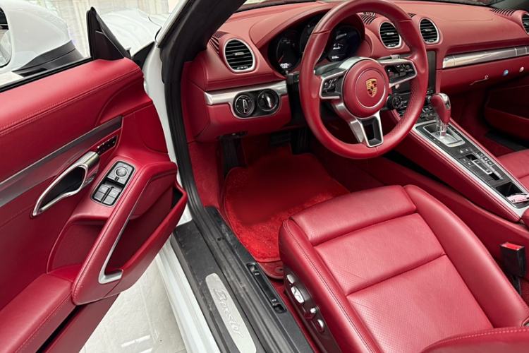 Used Porsche 718 2018 Boxster 2.0T Interior 5