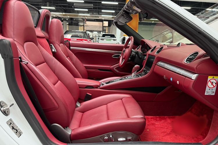 Used Porsche 718 2018 Boxster 2.0T Interior 6