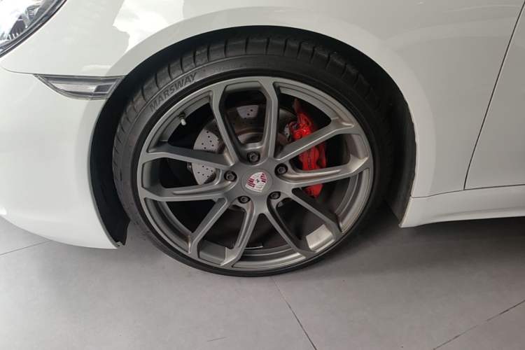 Used Porsche 718 2018 Boxster 2.0T Left Front Wheel Hub