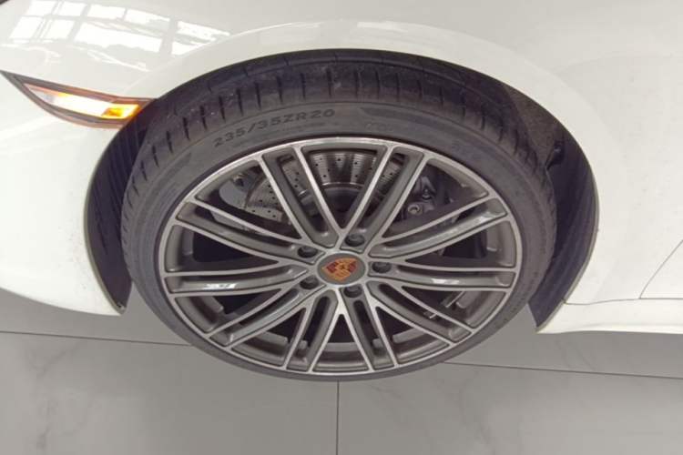 Used Porsche 718 2018 Cayman 2.0T Left Front Wheel Hub