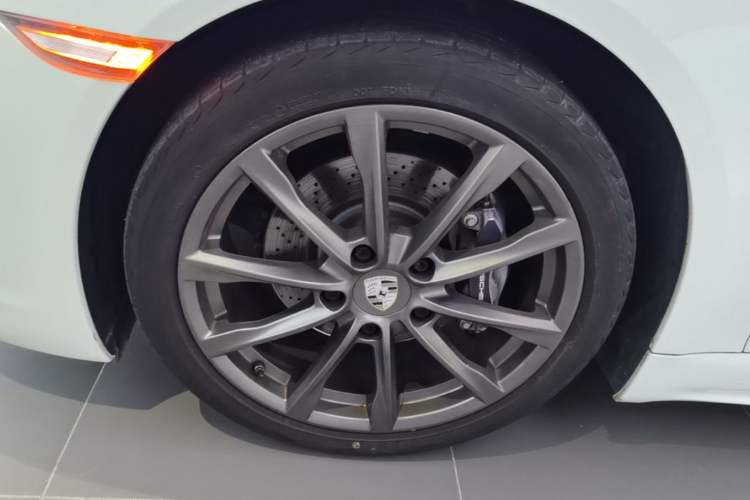 Used Porsche 718 2018 Cayman 2.0T Left Front Wheel Hub