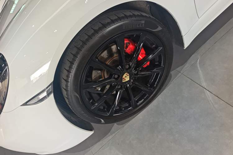 Used Porsche 718 2018 Cayman 2.0T Left Front Wheel Hub