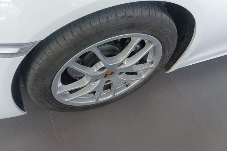 Used Porsche 718 2018 Cayman 2.0T Left Front Wheel Hub