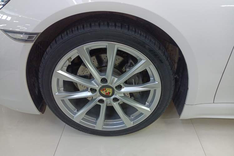 Used Porsche 718 2018 Cayman 2.0T Left Front Wheel Hub