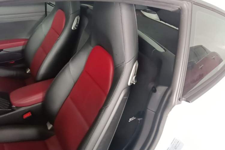 Used Porsche 718 2018 Cayman 2.0T Left Rear Seat