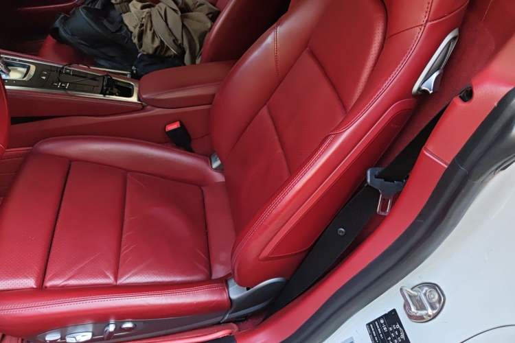 Used Porsche 718 2018 Cayman 2.0T Left Rear Seat
