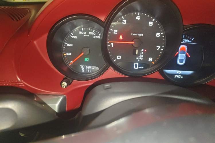 Used Porsche 718 2018 Cayman 2.0T Odometer Close Up