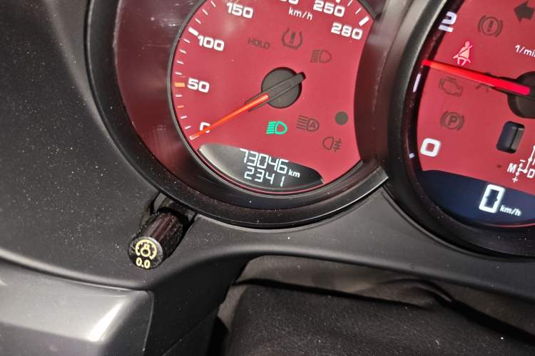 Used Porsche 718 2018 Boxster 2.0T Odometer Close Up