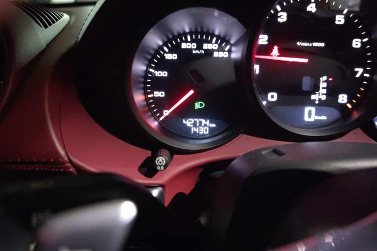 Used Porsche 718 2018 Boxster 2.0T Odometer Close Up