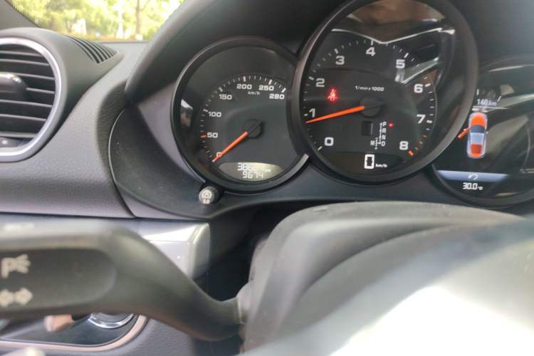 Used Porsche 718 2018 Cayman 2.0T Odometer Close Up