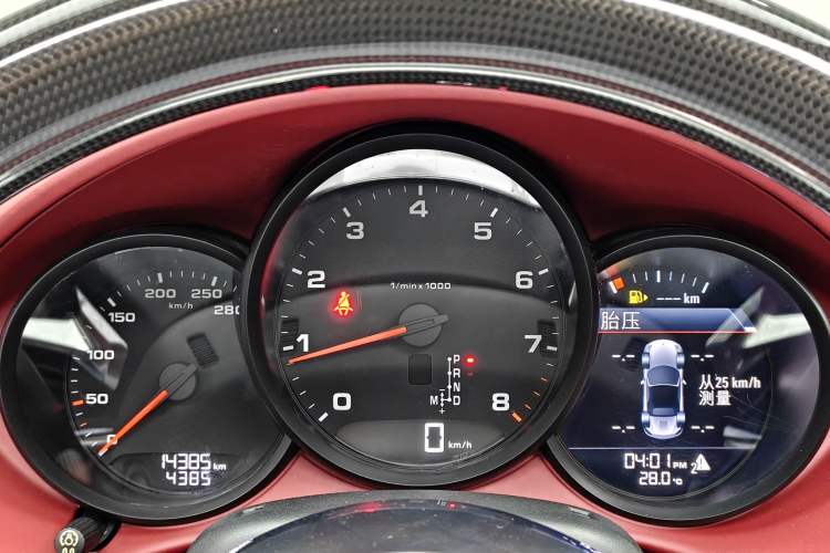 Used Porsche 718 2018 Boxster 2.0T Odometer Close Up