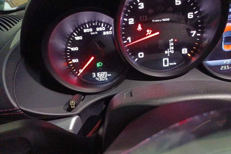 Used Porsche 718 2018 Boxster 2.0T Odometer Close Up