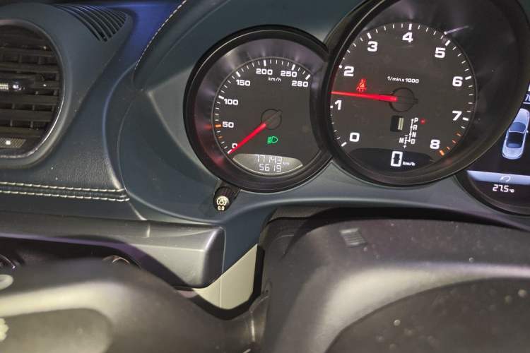 Used Porsche 718 2018 Boxster 2.0T Odometer Close Up