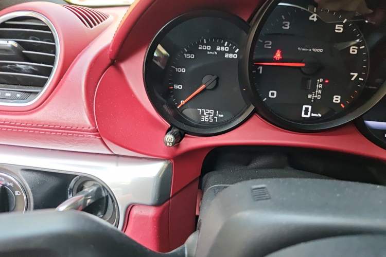 Used Porsche 718 2018 Cayman 2.0T Odometer Close Up