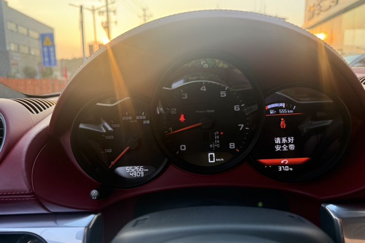 Used Porsche 718 2018 Cayman 2.0T Odometer Close Up
