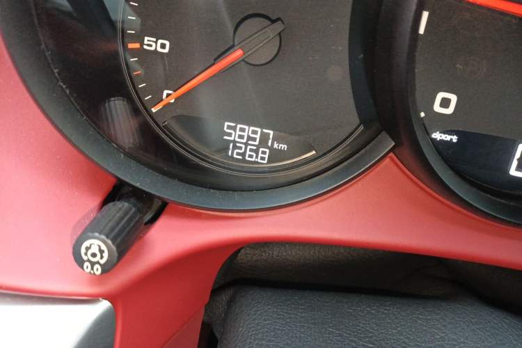 Used Porsche 718 2018 Boxster 2.0T Odometer Close Up