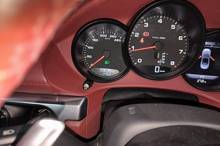 Used Porsche 718 2018 Boxster 2.0T Odometer Close Up