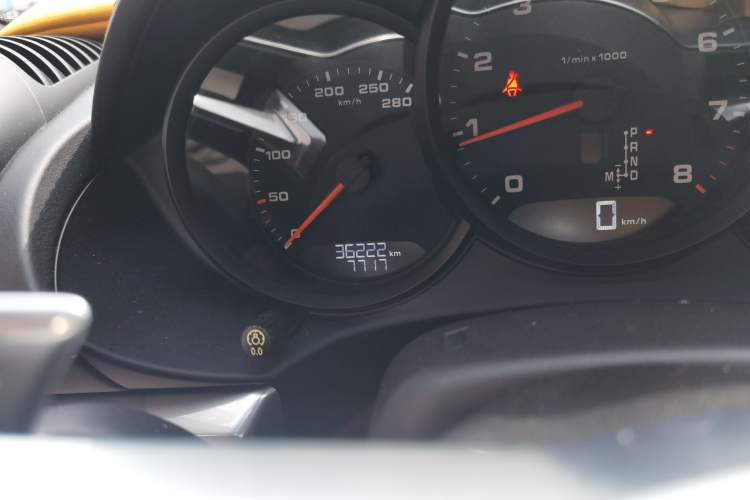 Used Porsche 718 2018 Cayman 2.0T Odometer Close Up