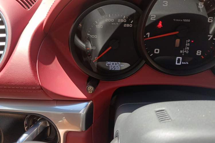 Used Porsche 718 2018 Cayman 2.0T Odometer Close Up