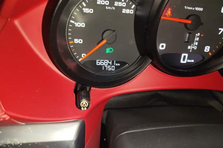 Used Porsche 718 2018 Boxster 2.0T Odometer Close Up