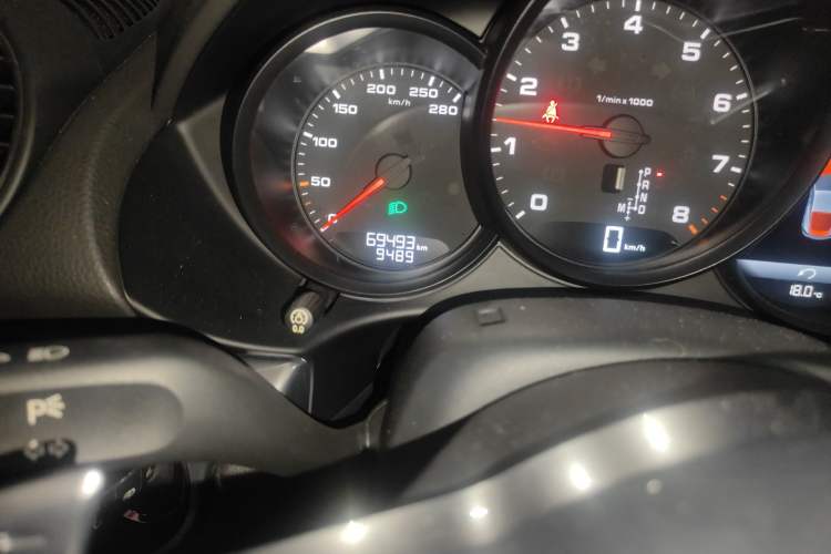 Used Porsche 718 2018 Cayman 2.0T Odometer Close Up