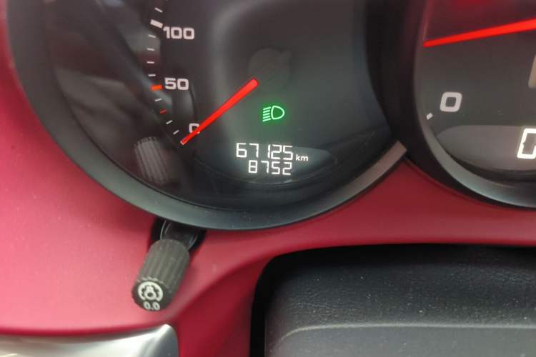 Used Porsche 718 2018 Cayman 2.0T Odometer Close Up