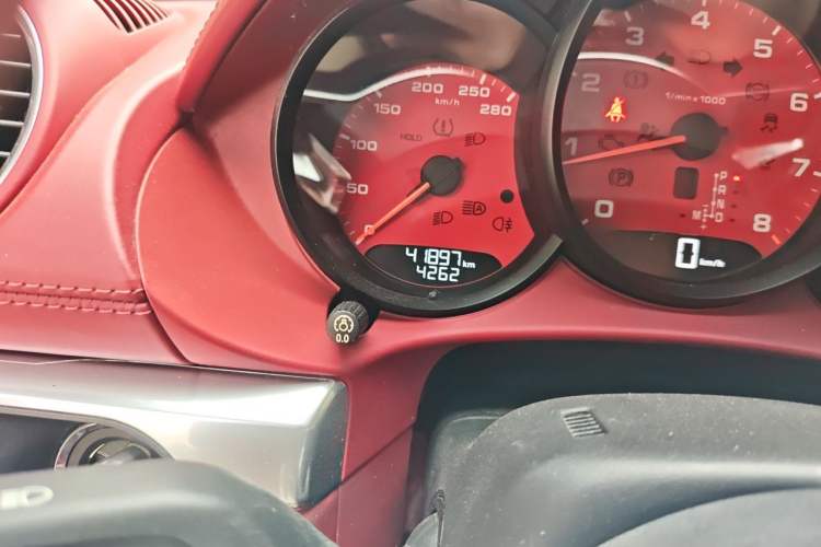 Used Porsche 718 2018 Boxster 2.0T Odometer Close Up