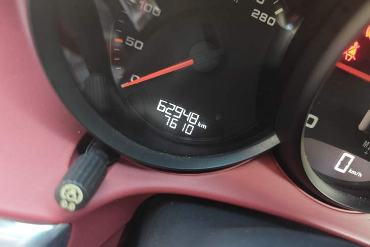 Used Porsche 718 2018 Boxster 2.0T Odometer Close Up