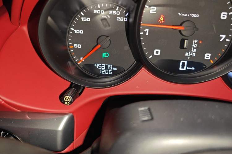 Used Porsche 718 2018 Boxster 2.0T Odometer Close Up