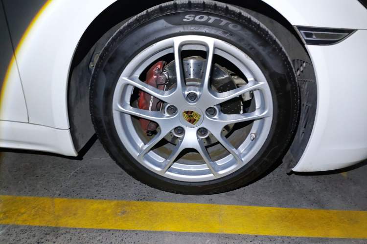 Used Porsche 718 2018 Cayman 2.0T Right Front Wheel Hub