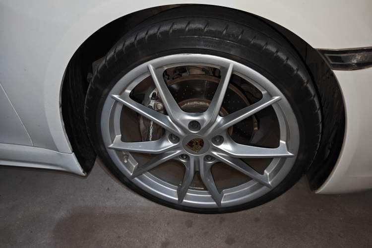 Used Porsche 718 2018 Boxster 2.0T Right Front Wheel Hub