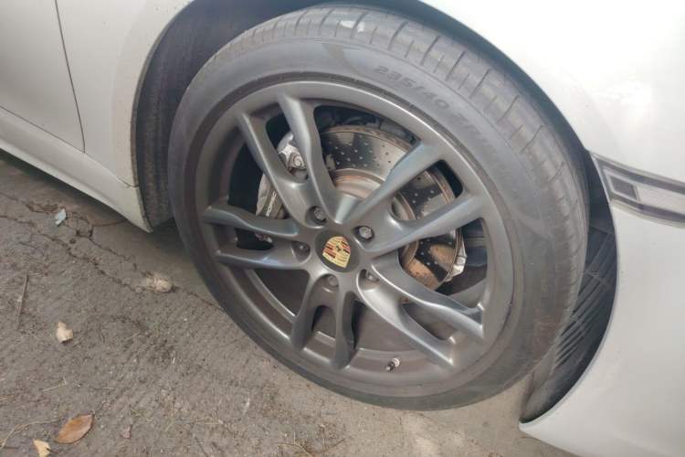 Used Porsche 718 2018 Cayman 2.0T Right Front Wheel Hub