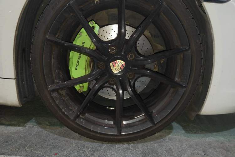 Used Porsche 718 2018 Boxster 2.0T Right Front Wheel Hub