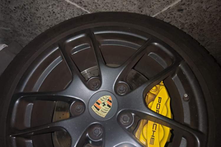 Used Porsche 718 2018 Cayman 2.0T Right Front Wheel Hub