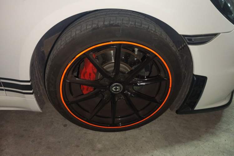 Used Porsche 718 2018 Cayman 2.0T Right Front Wheel Hub
