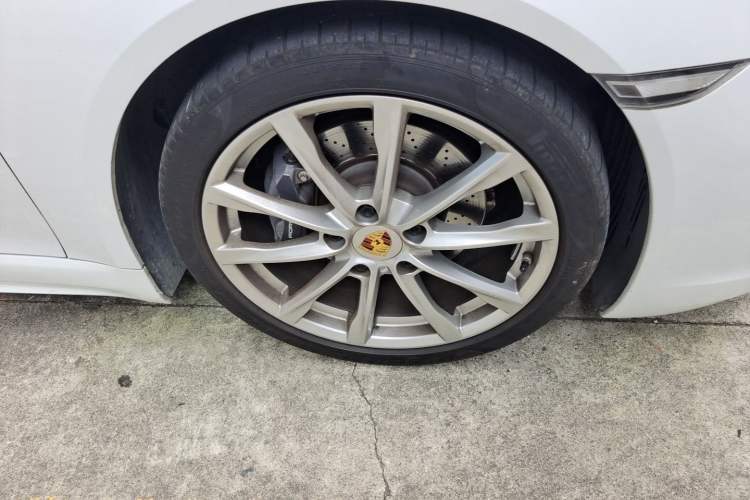 Used Porsche 718 2018 Boxster 2.0T Right Front Wheel Hub