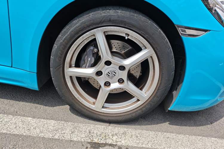 Used Porsche 718 2018 Boxster 2.0T Right Front Wheel Hub