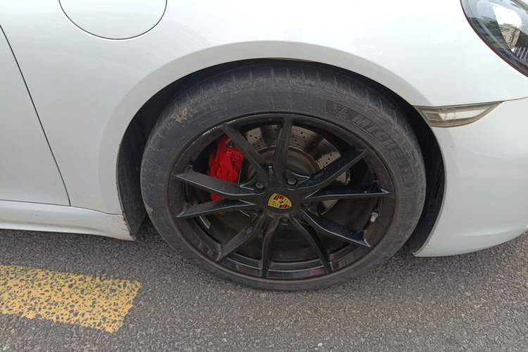 Used Porsche 718 2018 Boxster 2.0T Right Front Wheel Hub