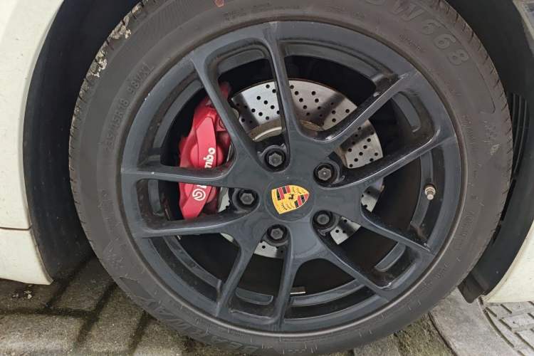 Used Porsche 718 2018 Cayman 2.0T Right Front Wheel Hub
