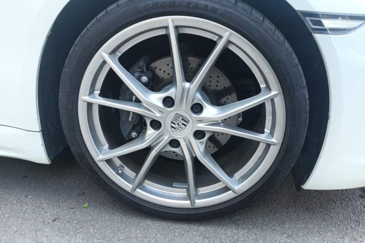Used Porsche 718 2018 Boxster 2.0T Right Front Wheel Hub
