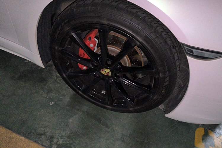 Used Porsche 718 2018 Boxster 2.0T Right Front Wheel Hub