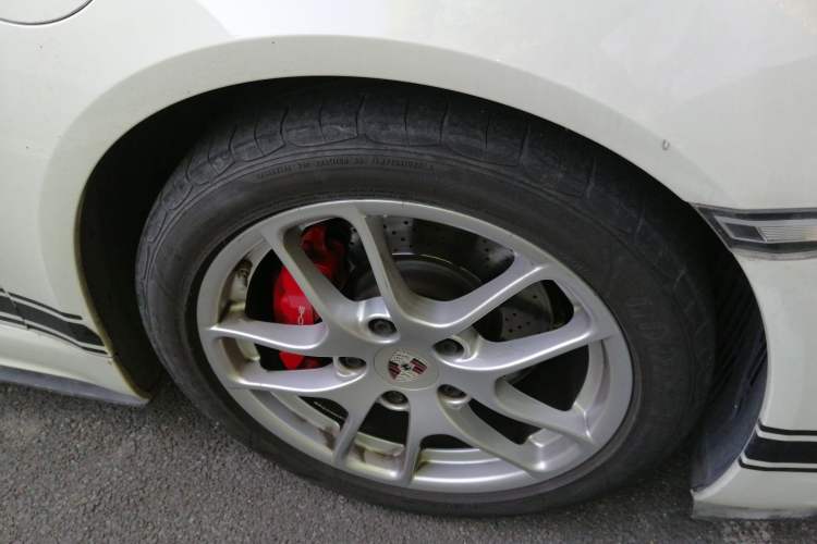 Used Porsche 718 2018 Cayman 2.0T Right Front Wheel Hub