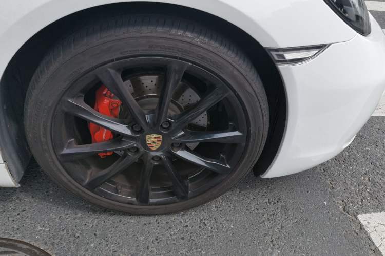 Used Porsche 718 2018 Cayman 2.0T Right Front Wheel Hub