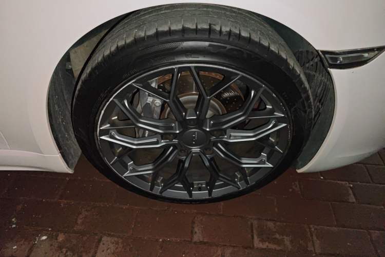 Used Porsche 718 2018 Cayman 2.0T Right Front Wheel Hub