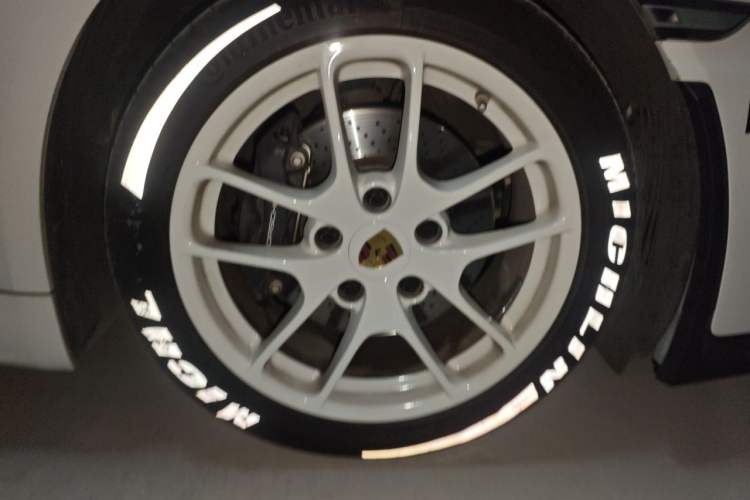 Used Porsche 718 2018 Cayman 2.0T Right Front Wheel Hub