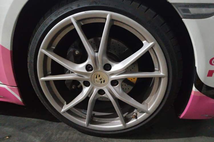 Used Porsche 718 2018 Boxster 2.0T Right Front Wheel Hub
