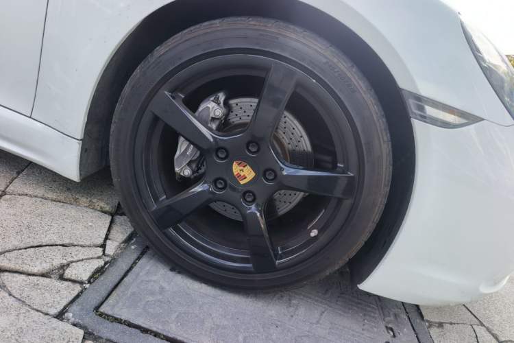 Used Porsche 718 2018 Cayman 2.0T Right Front Wheel Hub