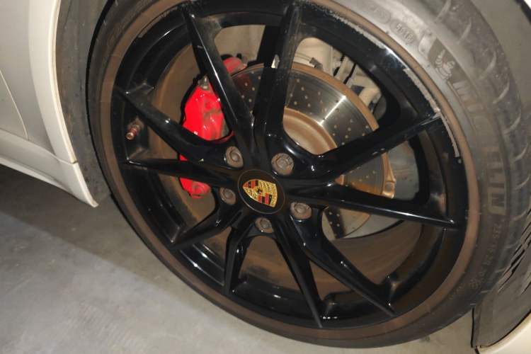 Used Porsche 718 2018 Boxster 2.0T Right Front Wheel Hub
