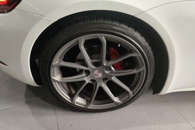 Used Porsche 718 2018 Boxster 2.0T Right Rear Wheel Hub