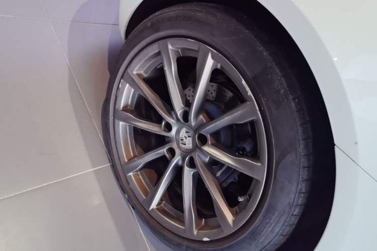 Used Porsche 718 2018 Cayman 2.0T Right Rear Wheel Hub